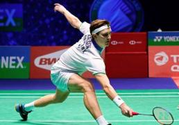 法国羽毛球公(gōng)开賽(sài)男单比賽(sài)，安(ān)賽(sài)龙對(duì)阵马来西(xī)亞(yà)选手梁峻豪，比賽(sài)激烈精彩，安(ān)賽(sài)龙展現(xiàn)出强大實(shí)力和(hé)冷静应對(duì)能力