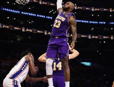 恩比德复出！湖人终结对手连胜！詹姆斯末节10分、暴扣杀死比赛！