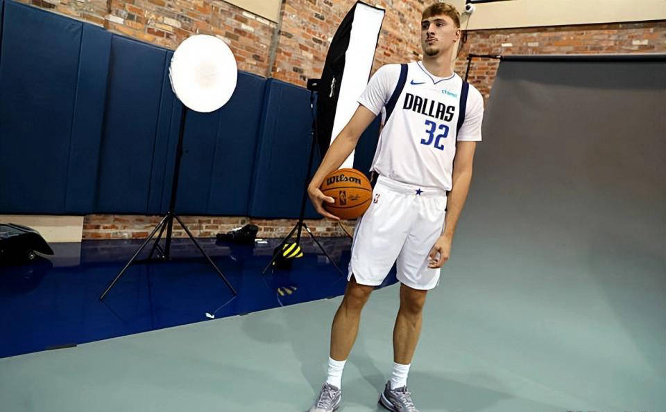 独行侠新秀库珀-弗拉格：争取年度最佳新秀，尊崇乔丹