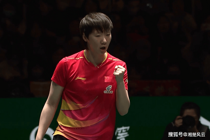 2-1！伊藤美(měi)诚高(gāo)兴早了，王(wáng)曼昱轰出11：2，伊藤快速变脸