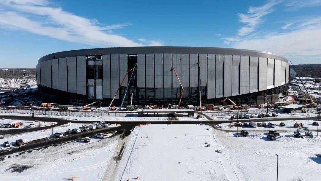 告別(bié)“冻土”噩梦！美国NFL球(qiú)队豪掷22亿美元(yuán)，新球(qiú)场自(zì)带智能地暖与融雪黑(hēi)科技